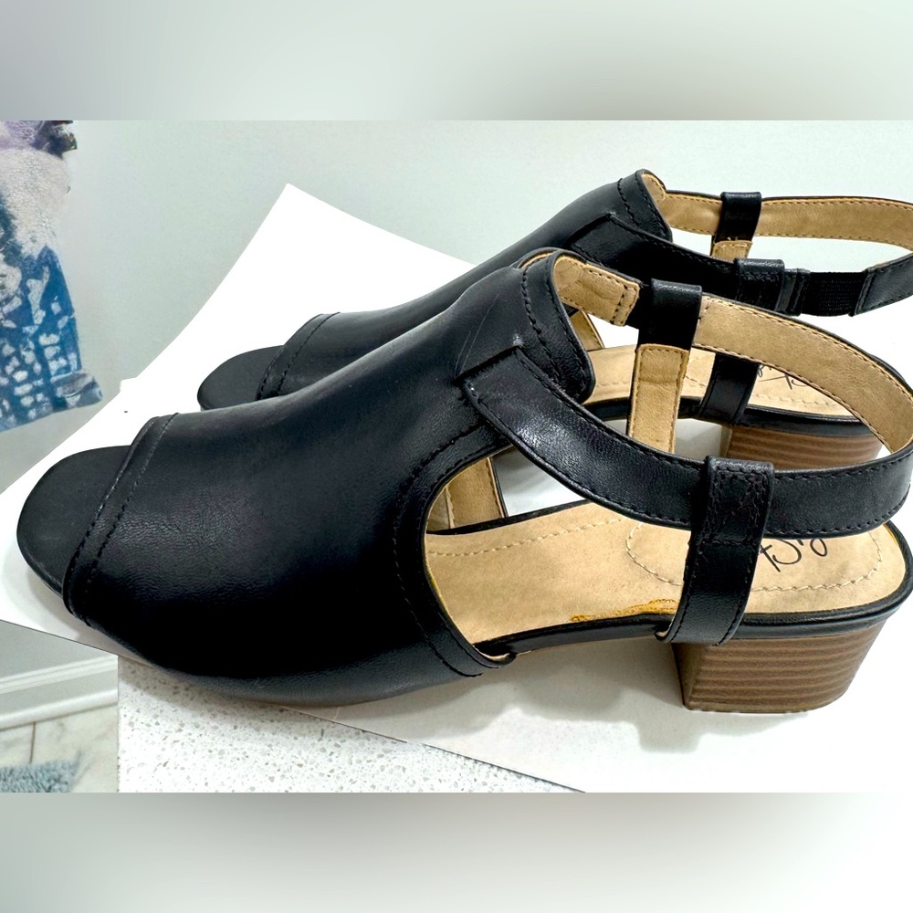 LifeStride women shoes. Never worn, Black, Size 8